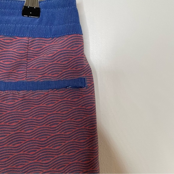 Fair Harbor The Nautilus Boardshort Red Waves Unlined 8" Size 30 - Picture 4 of 6